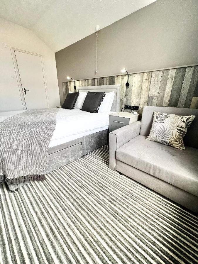 Large Double Room,1377404225:JPEG